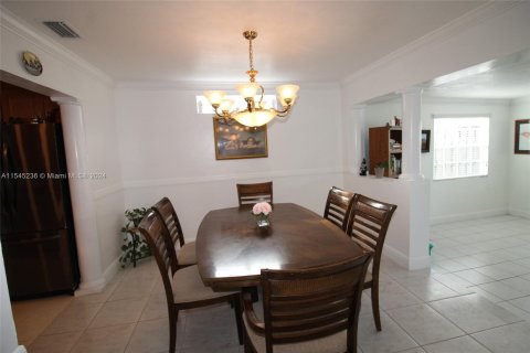 House in Sunrise, Florida 4 bedrooms, 166.39 sq.m. № 1047445 - photo 6