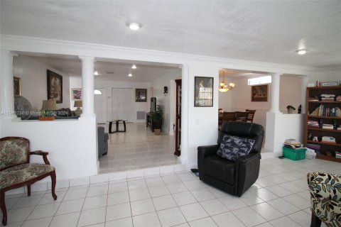 House in Sunrise, Florida 4 bedrooms, 166.39 sq.m. № 1047445 - photo 10