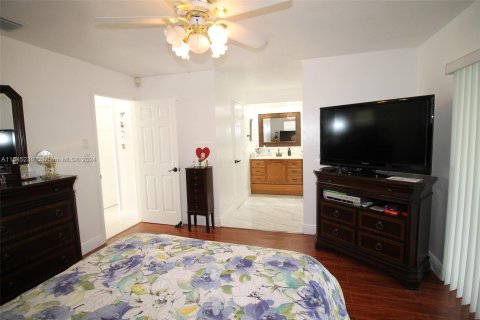 Villa ou maison à vendre à Sunrise, Floride: 4 chambres, 166.39 m2 № 1047445 - photo 12