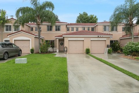 Townhouse in Davie, Florida 3 bedrooms, 153.1 sq.m. № 1231112 - photo 1