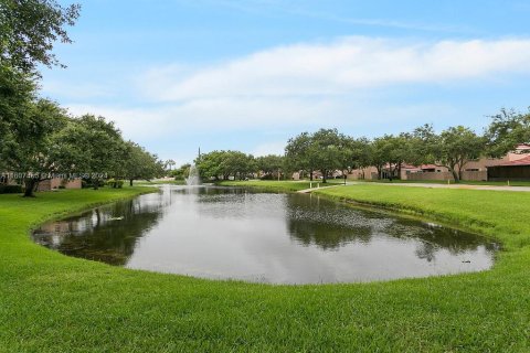 Townhouse in Davie, Florida 3 bedrooms, 153.1 sq.m. № 1231112 - photo 2