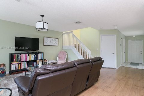 Townhouse in Davie, Florida 3 bedrooms, 153.1 sq.m. № 1231112 - photo 6