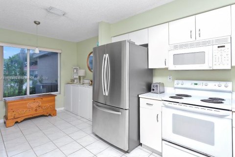 Townhouse in Davie, Florida 3 bedrooms, 153.1 sq.m. № 1231112 - photo 15