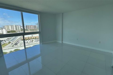 Condo in Sunny Isles Beach, Florida, 3 bedrooms  № 1040584 - photo 2