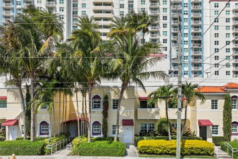 Купить таунхаус в Майами, Флорида 2 спальни, 114.73м2, № 1050444 - фото 17