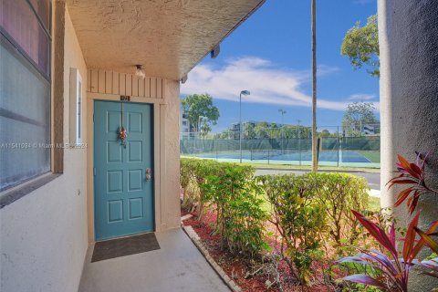 Condominio en venta en Pembroke Pines, Florida, 2 dormitorios, 110.27 m2 № 1035616 - foto 2
