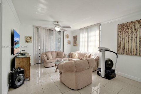Condominio en venta en Pembroke Pines, Florida, 2 dormitorios, 110.27 m2 № 1035616 - foto 4