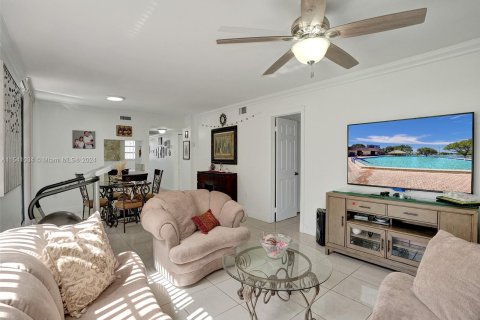 Condominio en venta en Pembroke Pines, Florida, 2 dormitorios, 110.27 m2 № 1035616 - foto 5