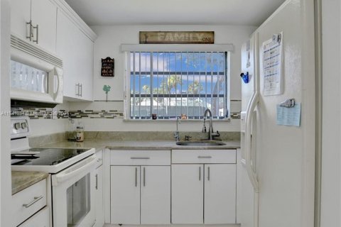 Condominio en venta en Pembroke Pines, Florida, 2 dormitorios, 110.27 m2 № 1035616 - foto 18