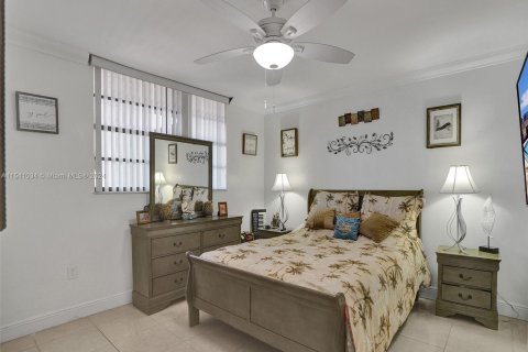 Condo in Pembroke Pines, Florida, 2 bedrooms  № 1035616 - photo 13
