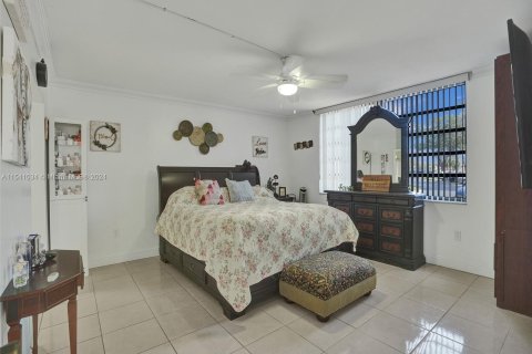 Condo in Pembroke Pines, Florida, 2 bedrooms  № 1035616 - photo 9
