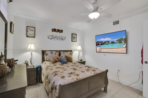 Condo in Pembroke Pines, Florida, 2 bedrooms  № 1035616 - photo 14