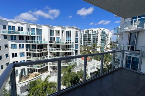 Copropriété à vendre à Aventura, Floride: 2 chambres, 124.77 m2 № 1074075 - photo 1