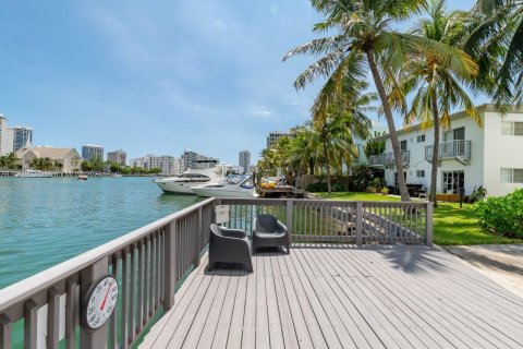 Copropriété à vendre à Miami Beach, Floride: 2 chambres, 76.46 m2 № 1162671 - photo 10