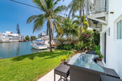 Copropriété à vendre à Miami Beach, Floride: 2 chambres, 76.46 m2 № 1162671 - photo 12