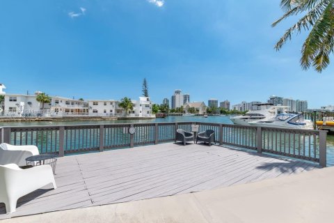 Condo in Miami Beach, Florida, 2 bedrooms  № 1162671 - photo 9