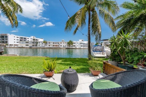 Copropriété à vendre à Miami Beach, Floride: 2 chambres, 76.46 m2 № 1162671 - photo 14