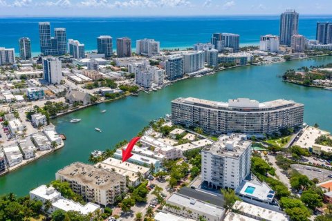 Copropriété à vendre à Miami Beach, Floride: 2 chambres, 76.46 m2 № 1162671 - photo 2