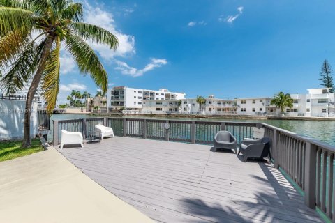 Copropriété à vendre à Miami Beach, Floride: 2 chambres, 76.46 m2 № 1162671 - photo 8