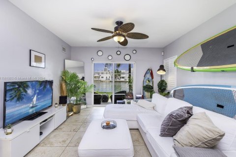 Condo in Miami Beach, Florida, 2 bedrooms  № 1162671 - photo 15