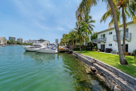 Copropriété à vendre à Miami Beach, Floride: 2 chambres, 76.46 m2 № 1162671 - photo 11