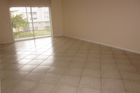 Condo in Tamarac, Florida, 2 bedrooms  № 1059006 - photo 7