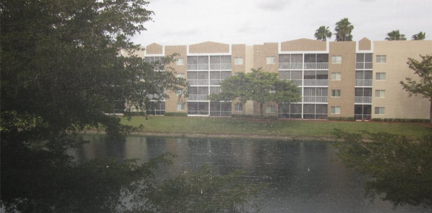 Condominio en Tamarac, Florida, 2 dormitorios  № 1059006