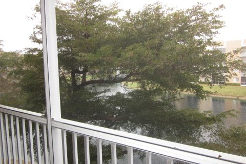 Condo in Tamarac, Florida, 2 bedrooms  № 1059006 - photo 2