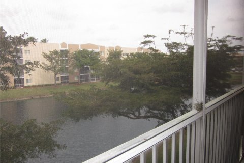 Condominio en venta en Tamarac, Florida, 2 dormitorios, 100.33 m2 № 1059006 - foto 3