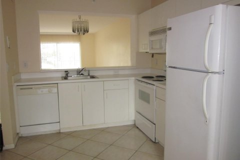 Condo in Tamarac, Florida, 2 bedrooms  № 1059006 - photo 12