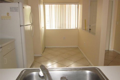 Condo in Tamarac, Florida, 2 bedrooms  № 1059006 - photo 11