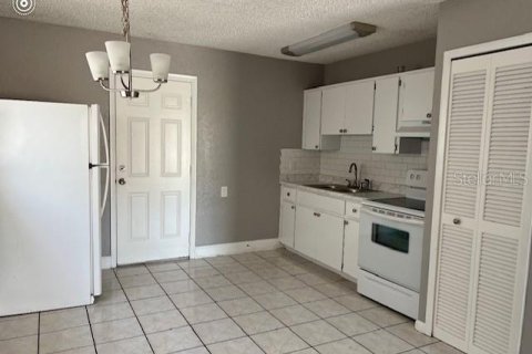 Condominio en alquiler en Avon Park, Florida, 2 dormitorios, 75.25 m2 № 1358077 - foto 6