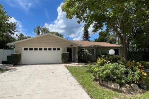 Villa ou maison à louer à Deltona, Floride: 3 chambres, 139.82 m2 № 1358081 - photo 1