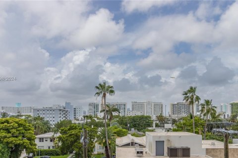 Condo in Miami Beach, Florida, 1 bedroom  № 1270783 - photo 17