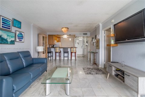 Condo in Miami Beach, Florida, 1 bedroom  № 1270783 - photo 20