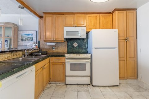 Condo in Miami Beach, Florida, 1 bedroom  № 1270783 - photo 6