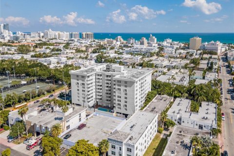 Condo in Miami Beach, Florida, 1 bedroom  № 1270783 - photo 1