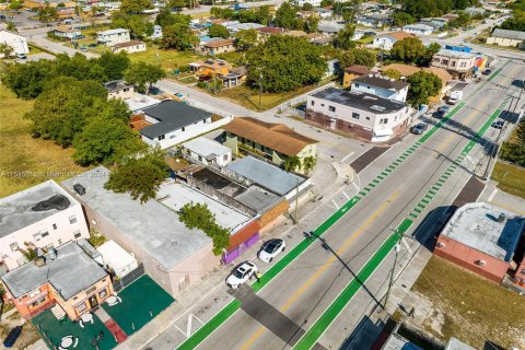 Commercial property in Miami, Florida 156.73 sq.m. № 1049708 - photo 6