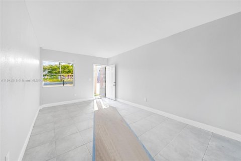 Immobilier commercial à vendre à Miami, Floride: 156.73 m2 № 1049708 - photo 29