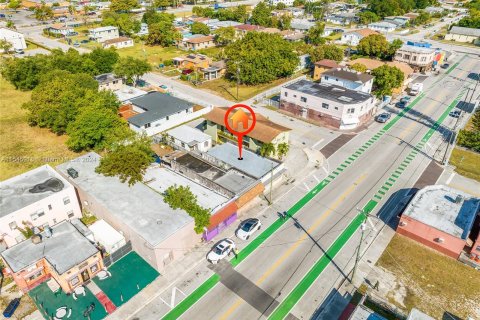 Propiedad comercial en venta en Miami, Florida, 156.73 m2 № 1049708 - foto 3