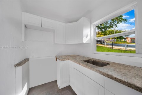 Immobilier commercial à vendre à Miami, Floride: 156.73 m2 № 1049708 - photo 16