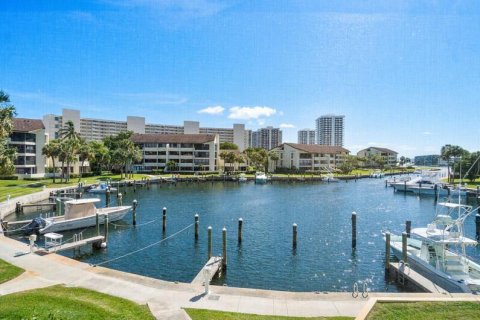 Condo in North Palm Beach, Florida, 3 bedrooms  № 1037930 - photo 15