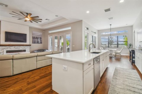 Casa en venta en Land O' Lakes, Florida, 5 dormitorios, 353.4 m2 № 1258186 - foto 13