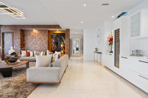 Condominio en venta en Miami, Florida, 4 dormitorios, 361.02 m2 № 1241141 - foto 8