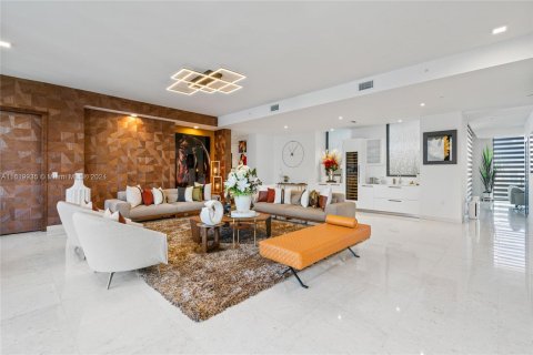 Condominio en venta en Miami, Florida, 4 dormitorios, 361.02 m2 № 1241141 - foto 2