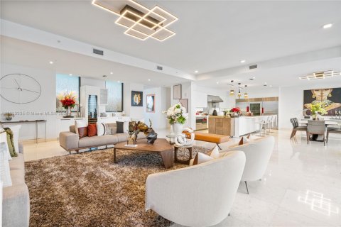 Condominio en venta en Miami, Florida, 4 dormitorios, 361.02 m2 № 1241141 - foto 11