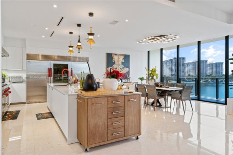 Condominio en venta en Miami, Florida, 4 dormitorios, 361.02 m2 № 1241141 - foto 25