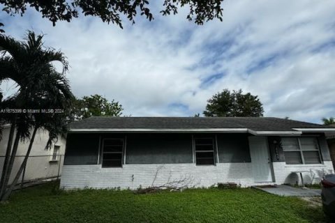 House in Fort Lauderdale, Florida 3 bedrooms, 105.91 sq.m. № 1399433 - photo 2