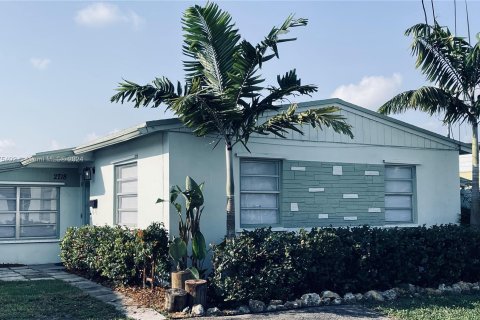 Casa en venta en Hollywood, Florida, 2 dormitorios, 101.08 m2 № 1399436 - foto 1