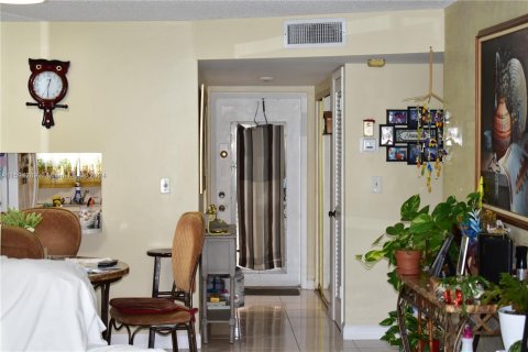 Condo in Sunrise, Florida, 2 bedrooms  № 1186738 - photo 3